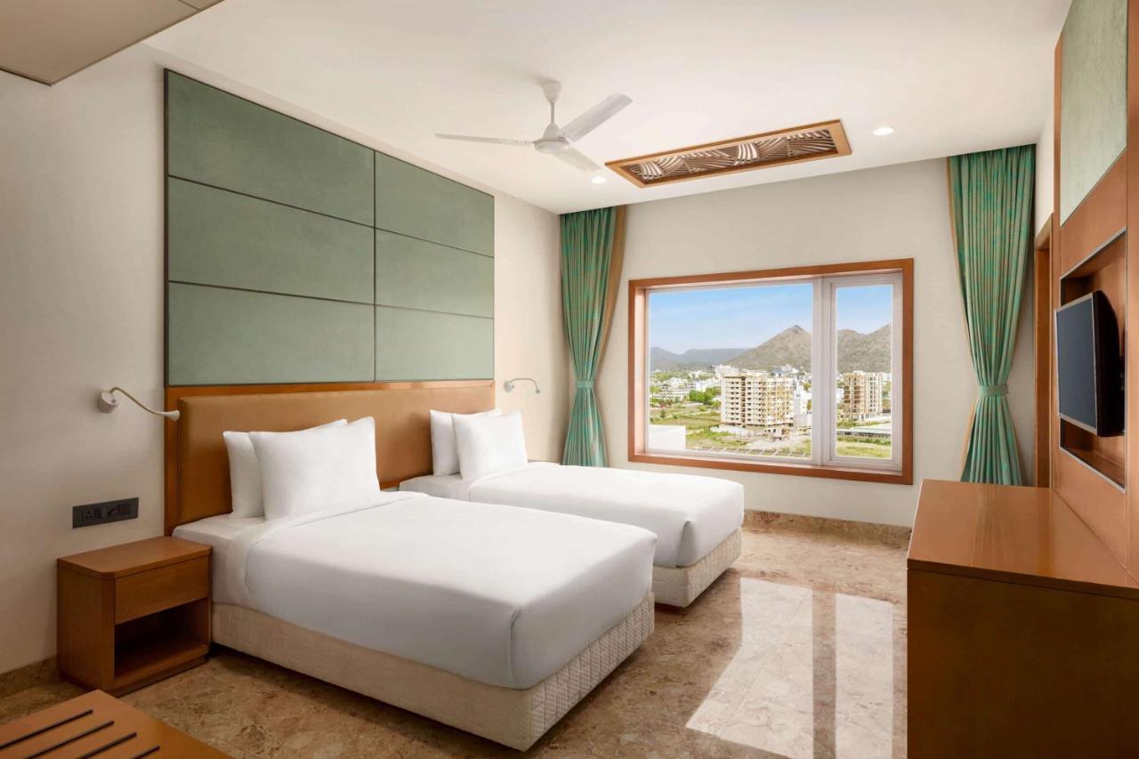 Howard Johnson By Wyndham Udaipur Roop Nagar Εξωτερικό φωτογραφία